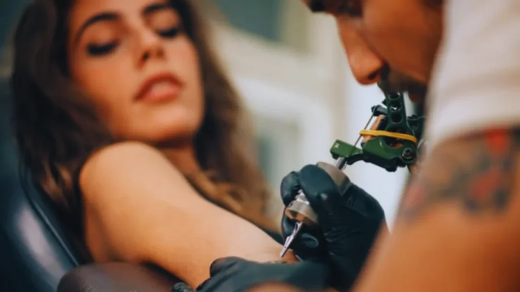 Know thyself Tattoo On Her Arm